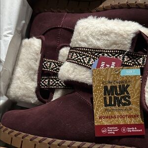 Muk Luks Women's Maroon Boots with White Lining